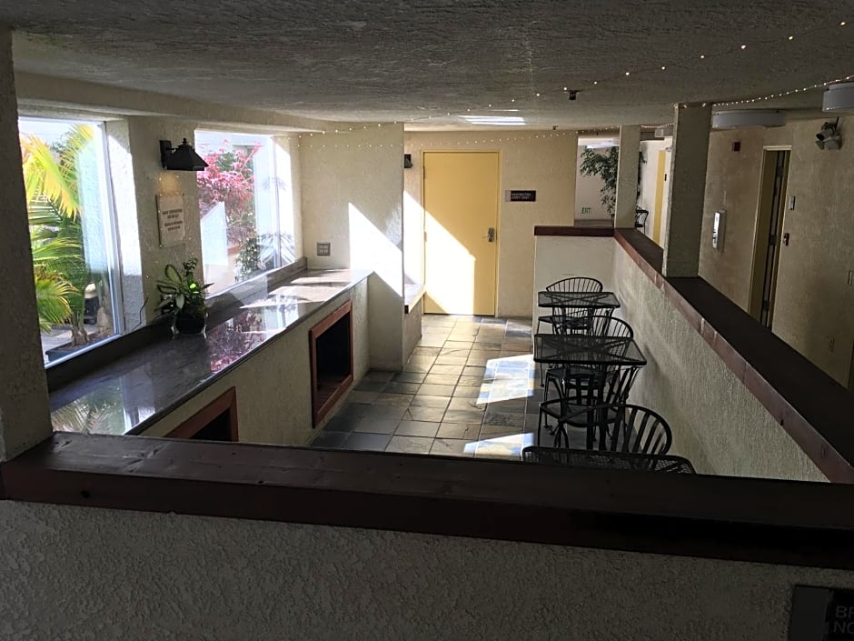 Airport Inn