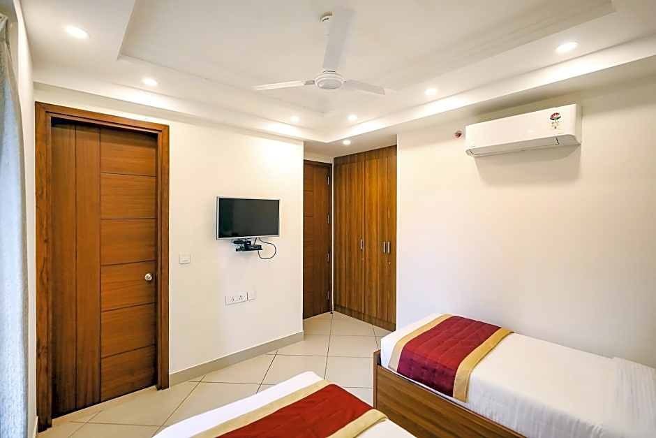 FabHotel La Paz Stay B&B