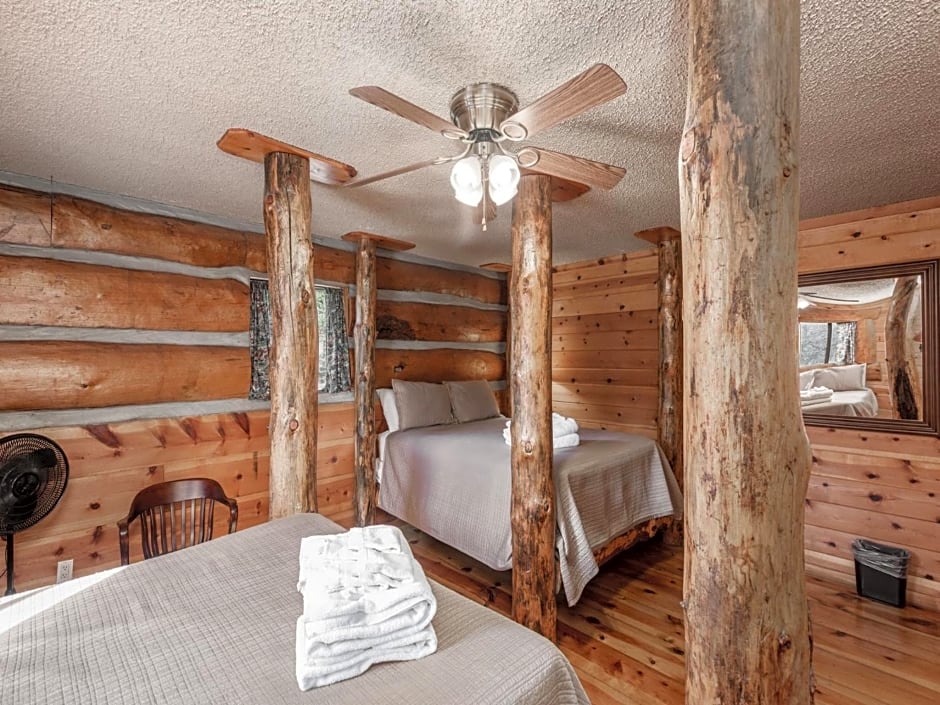 Three Bears, 7 Bedrooms, Deck, Fireplace, Midtown, Grill, Sleeps 22