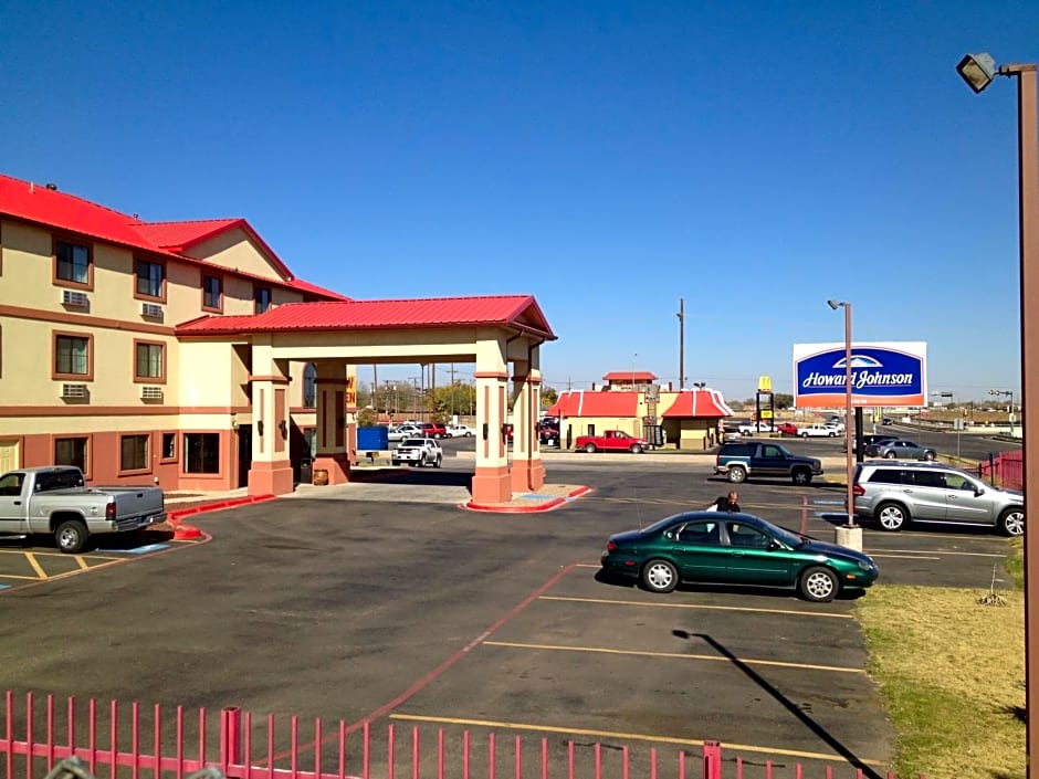 Howard Johnson by Wyndham Lubbock TX