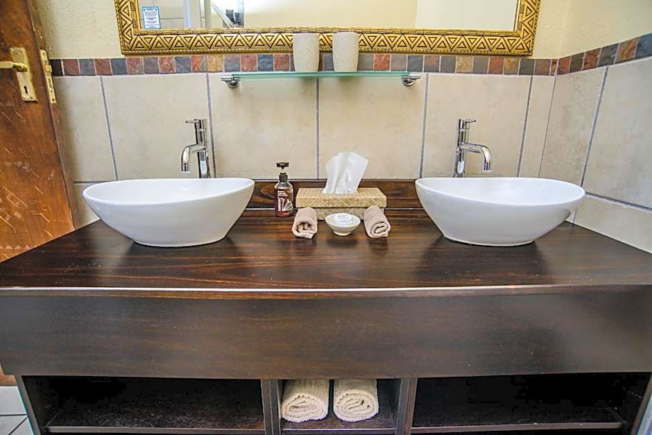 Abangane Guest Lodge