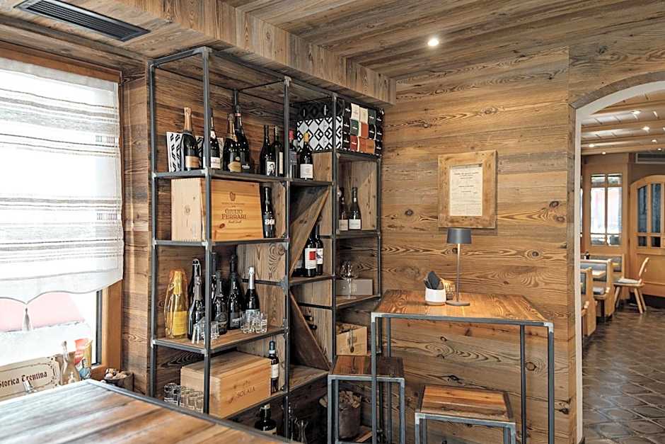 Hotel Al Bivio - Pizzeria, Pool & Sauna