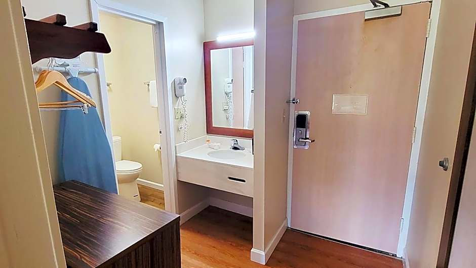 Studios & Suites 4 Less Charlotte