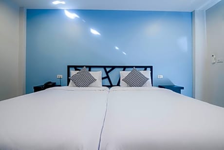 Deluxe Twin Room- City View