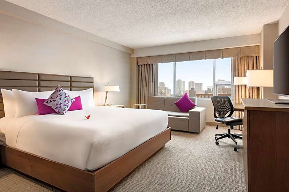 Coast Edmonton Plaza Hotel by APA