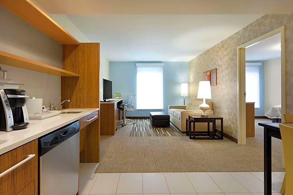 Home2 Suites By Hilton Milwaukee Airport, WI