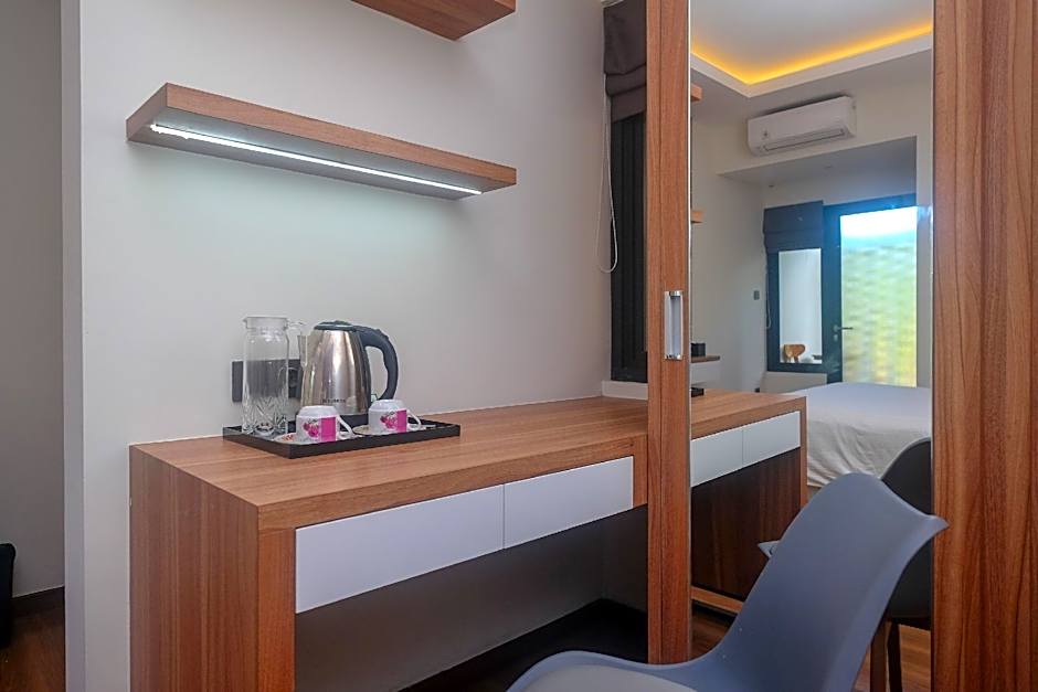 Urbanview Hotel Nardis Living near UMY