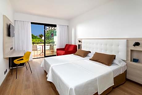 Double Room with Extra Bed (3 Adults)