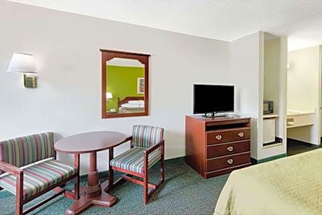 Super 8 by Wyndham De Soto