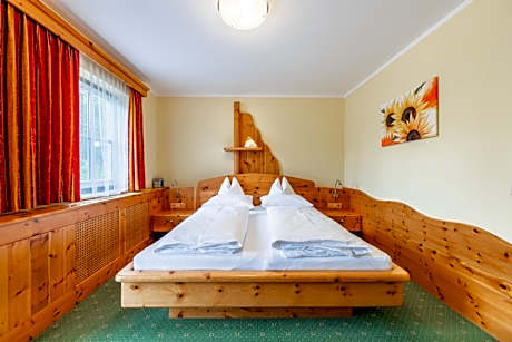 Family Suite (2 Adults + 2 Children)