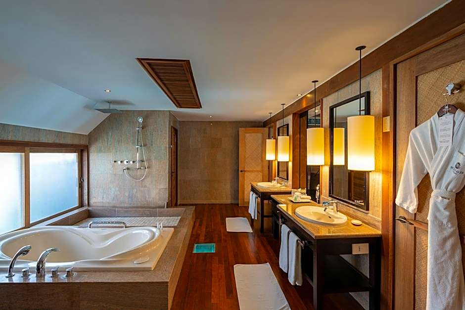 Photo 1 of 12 of Lagoon 1 King Bed with Sofabed, Beachside, Lagoon View