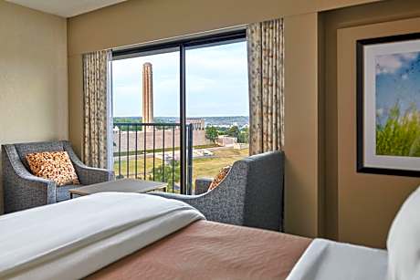 Plaza One-Bedroom Large Suite - Club Lounge Access