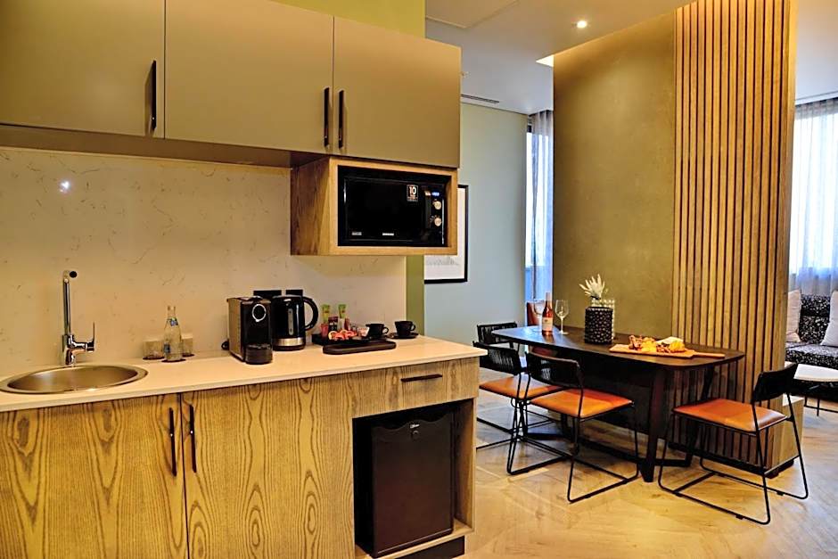 Courtyard Hotel Waterfall City