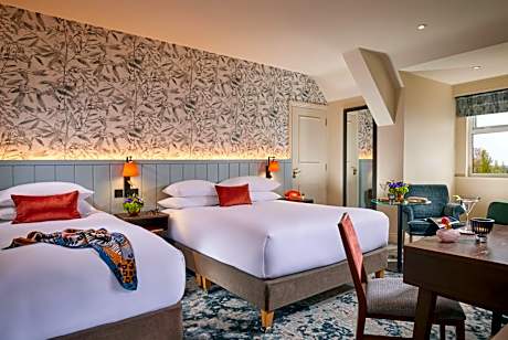 Family Room (2 Adults + 2 Children)