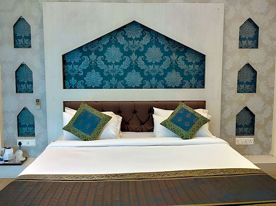 Dwivedi Hotels Sri Omkar Palace