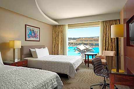 Premium Pool, Guest room, 2 Queen, Pool view