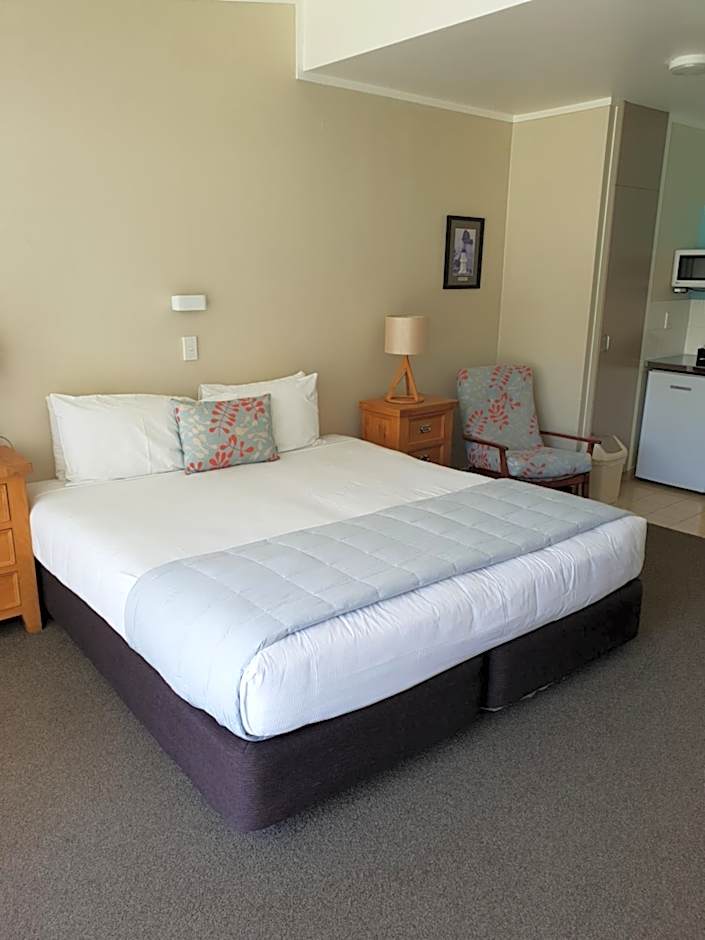 Hananui Lodge and Apartments