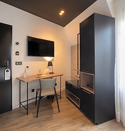 Single Room with Balcony and River View