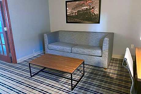 1 King Bed, Superior Studio Suite, Non-Smoking
