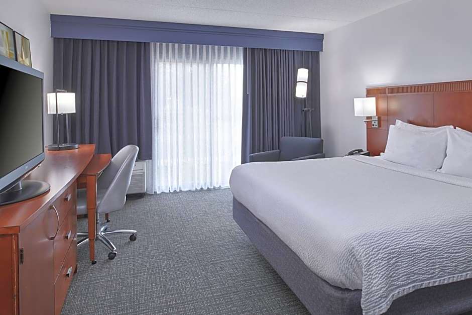 Courtyard by Marriott Detroit Troy
