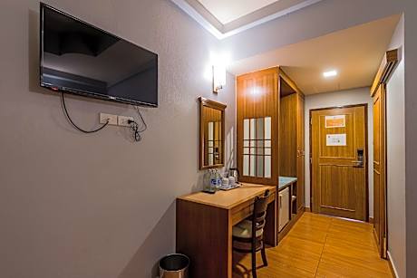 Deluxe Room - King Bed