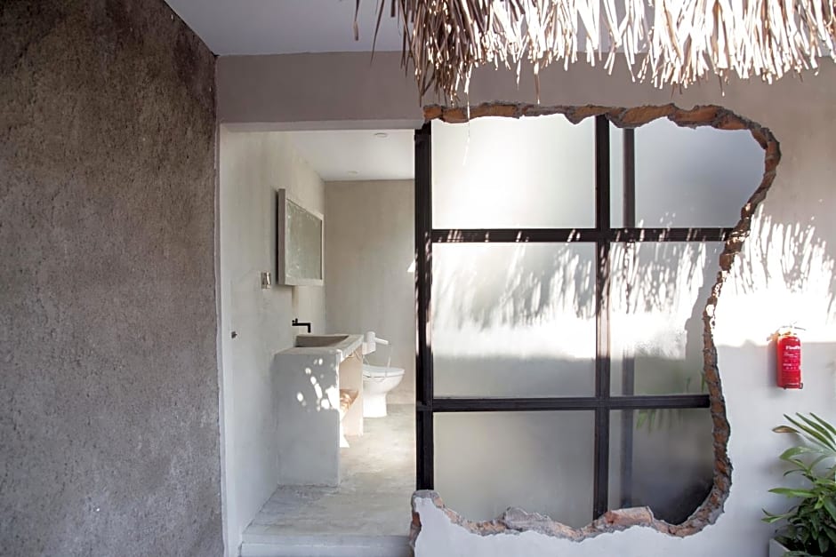 Flores Passport House