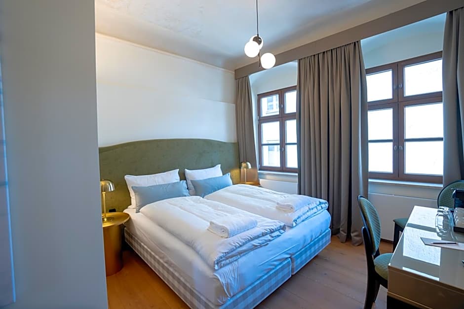 Maxim Suites by Elias Holl