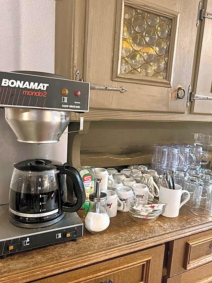 SKILL Mountain Lodge - Ski und Bike Hostel im Sommer mit JOKER CARD