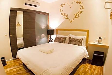 Standard Queen Room without Window