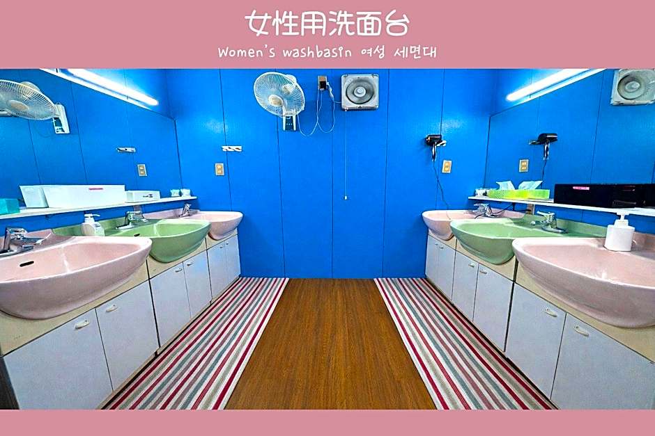 Capsule Hotel Block Room