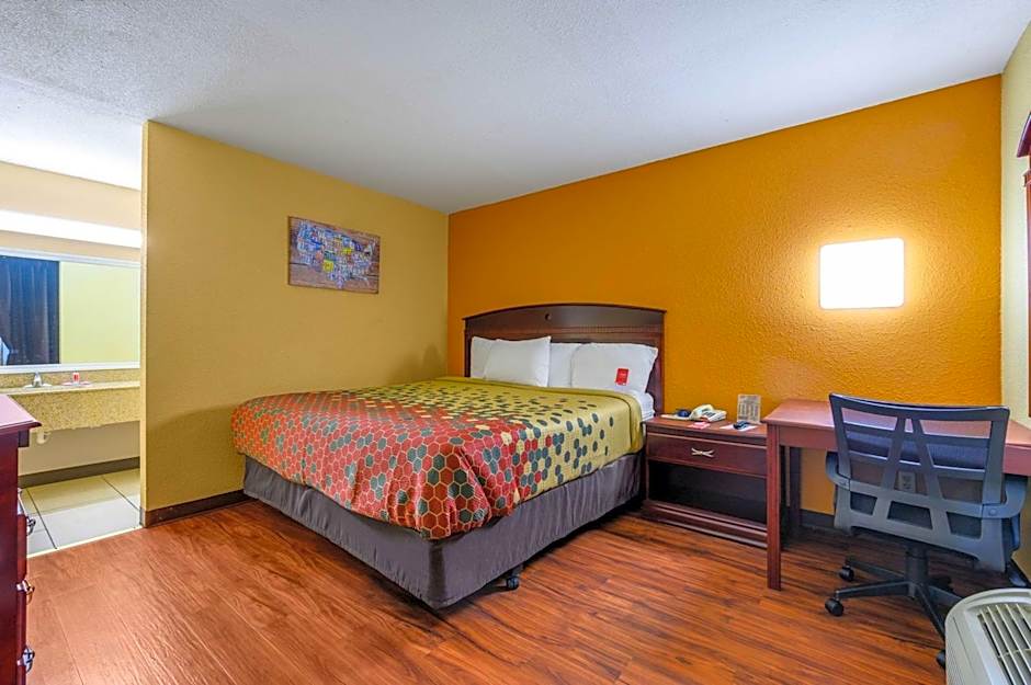 Econo Lodge Decatur Hotel