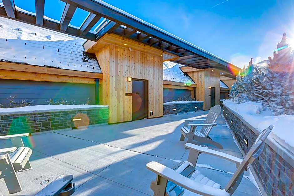 Peaks Hotel and Suites