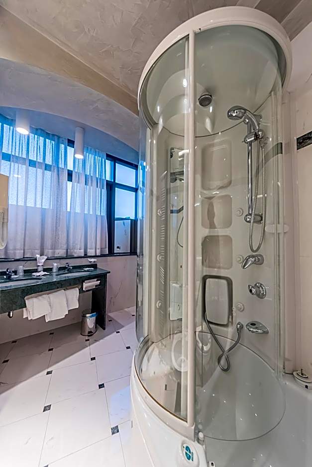 Dado Hotel International