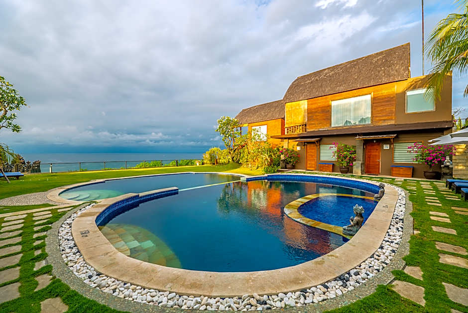 De Sapphire Cliff Villa by Danapati