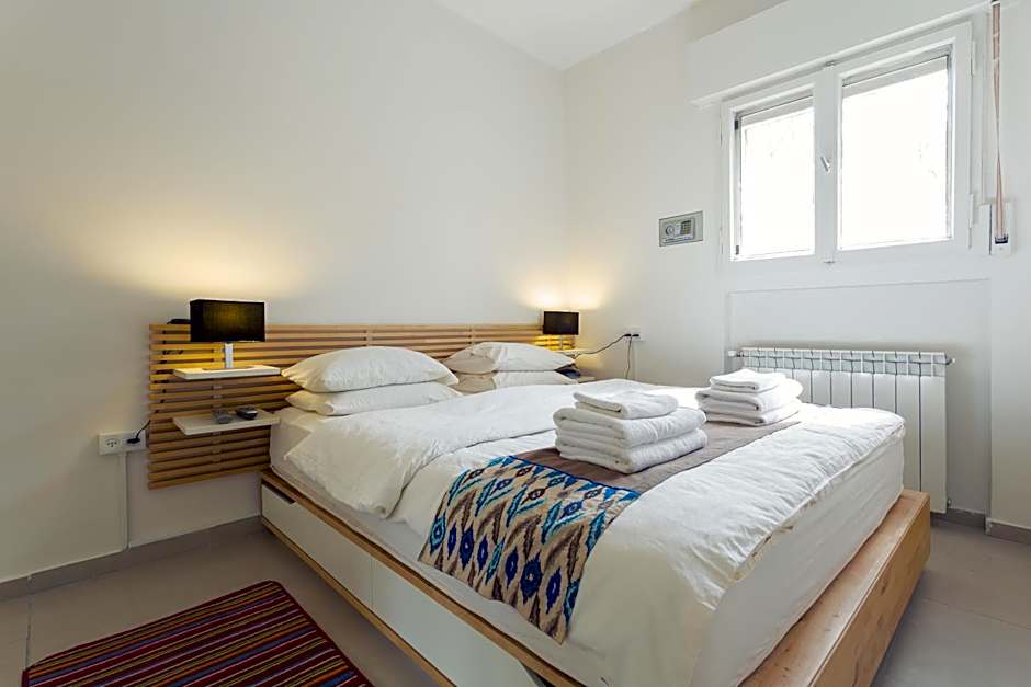 Colony Suites- Hananya St.