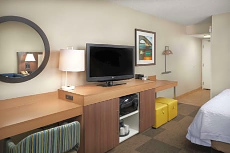 King Room with Sofa Bed and Lake View - Non-Smoking