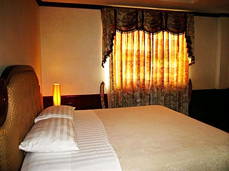 Suite with Free Airport Transfer