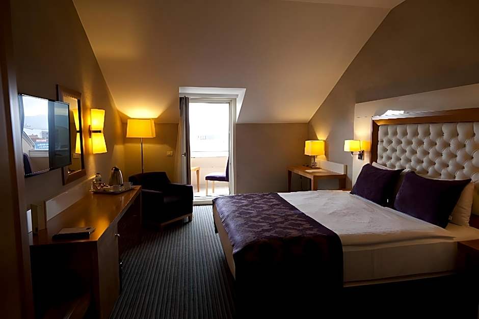 Tugcu Hotel Select