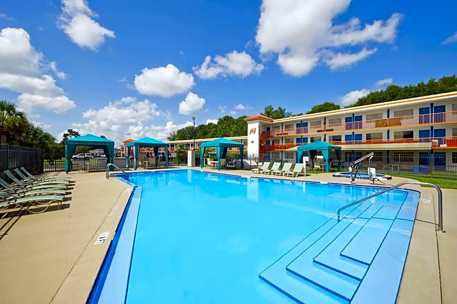 Howard Johnson by Wyndham Ocala FL