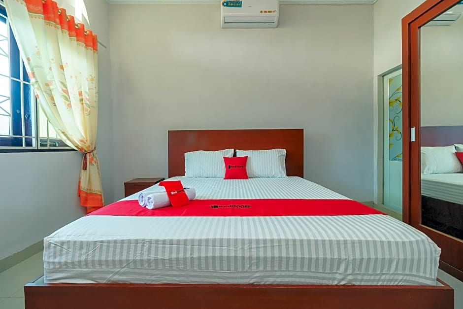 RedDoorz Syariah near UISU Medan