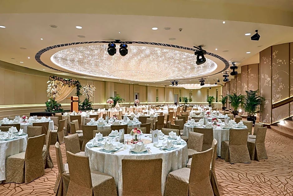 The Fullerton Hotel Singapore Sg Clean, Round Table Fullerton