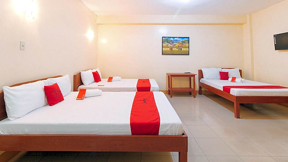 RedDoorz @ Golden Park Inn La Union