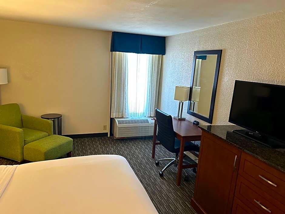 Heritage Inn & Suites St. Louis/Fenton, Trademark by Wyndham