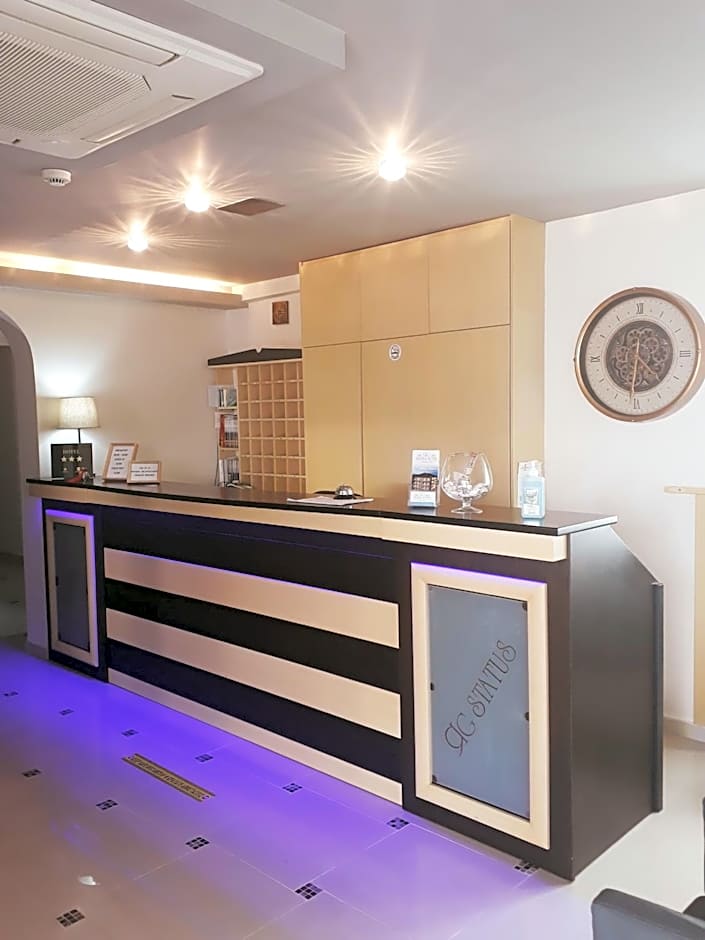 Rg Status Hotel