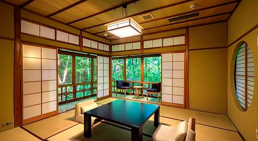 Nara Kasugaokuyama Tsukihitei