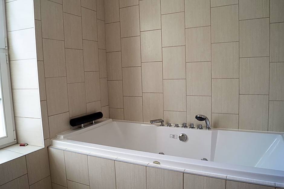 Pałac Bogaczów - noclegi - restauracja - przyjęcia