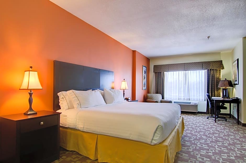 Holiday Inn Express & Suites Kansas City Sport Complex Area By IHG