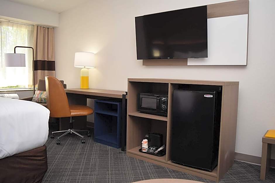 Comfort Inn & Suites Syracuse-Carrier Circle