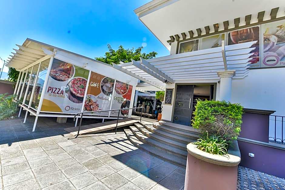 La Riviera Hotel