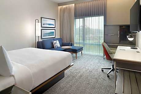 Standard King Guest Room - Hearing Accessible
